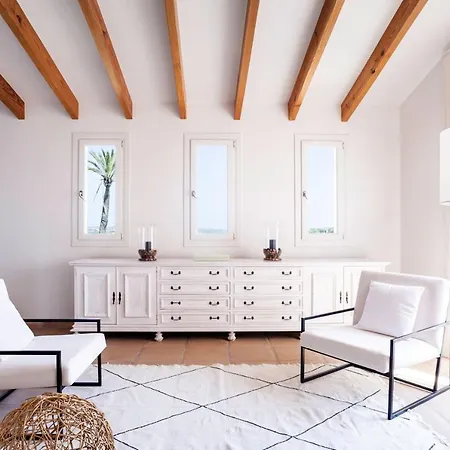 Spacious With Pool And Sea View In וילה *