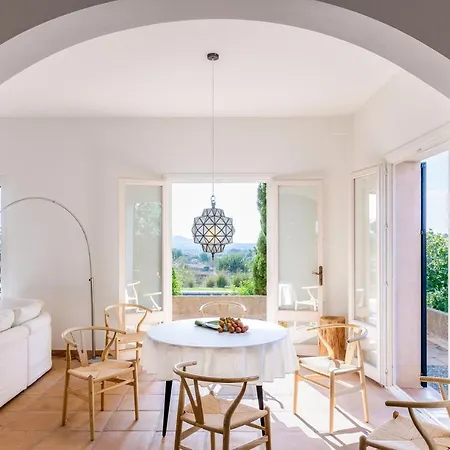 Spacious With Pool And Sea View In 别墅