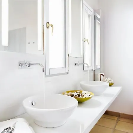 Spacious With Pool And Sea View In * סנט לורנס דס קרדסר