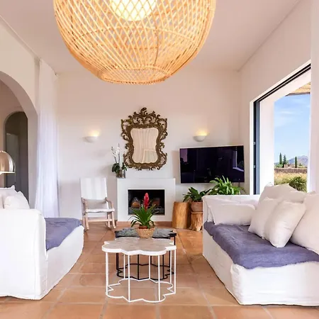 Spacious With Pool And Sea View In 别墅 *