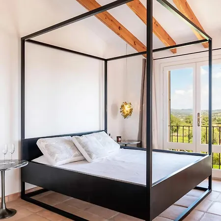 Spacious With Pool And Sea View In *