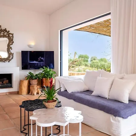 Spacious With Pool And Sea View In סנט לורנס דס קרדסר