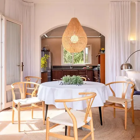 Spacious With Pool And Sea View In וילה *